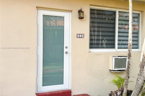 Condo in Miami Beach, Florida, 1 bedroom  № 1832524 - photo 21