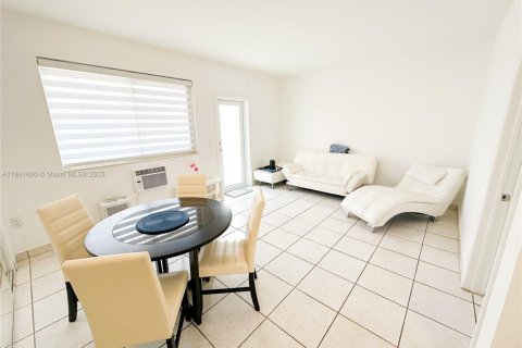 Condo in Miami Beach, Florida, 1 bedroom  № 1832524 - photo 8