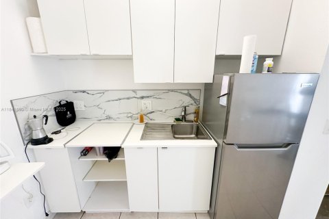 Condo in Miami Beach, Florida, 1 bedroom  № 1832524 - photo 12