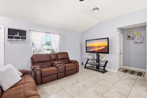 House in Port St. Lucie, Florida 3 bedrooms, 128.39 sq.m. № 2085195 - photo 7