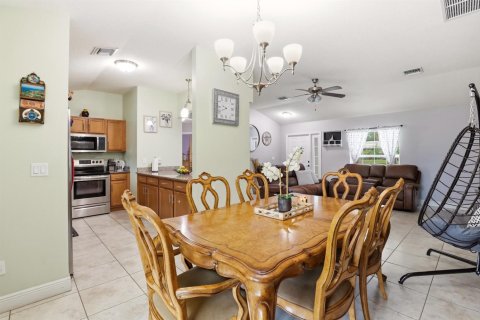 House in Port St. Lucie, Florida 3 bedrooms, 128.39 sq.m. № 2085195 - photo 13