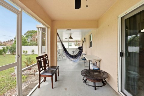 House in Port St. Lucie, Florida 3 bedrooms, 128.39 sq.m. № 2085195 - photo 28