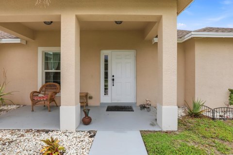 House in Port St. Lucie, Florida 3 bedrooms, 128.39 sq.m. № 2085195 - photo 4