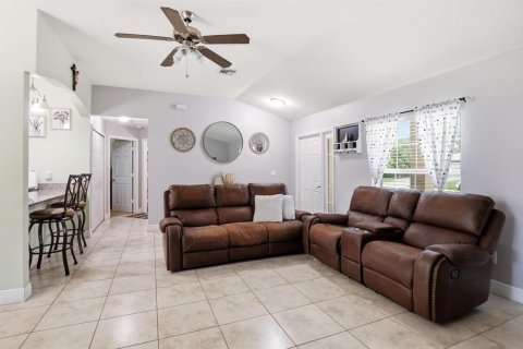 House in Port St. Lucie, Florida 3 bedrooms, 128.39 sq.m. № 2085195 - photo 10