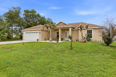 House in Port St. Lucie, Florida 3 bedrooms, 128.39 sq.m. № 2085195 - photo 3