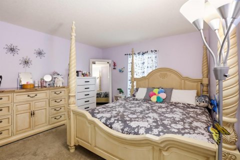House in Port St. Lucie, Florida 3 bedrooms, 128.39 sq.m. № 2085195 - photo 17