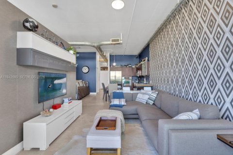 Condominio en venta en Aventura, Florida, 1 dormitorio, 75.81 m2 № 2000467 - foto 3