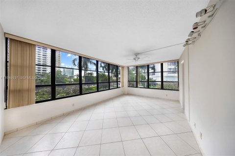Condominio en venta en Hallandale Beach, Florida, 3 dormitorios, 165.37 m2 № 2006440 - foto 14