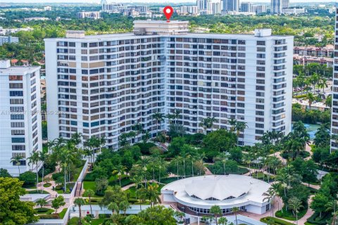 Condominio en venta en Hallandale Beach, Florida, 3 dormitorios, 165.37 m2 № 2006440 - foto 29