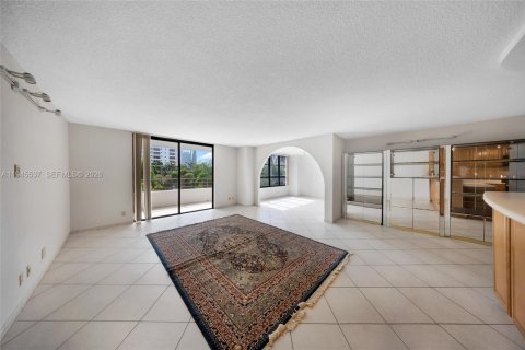 Condominio en venta en Hallandale Beach, Florida, 3 dormitorios, 165.37 m2 № 2006440 - foto 4