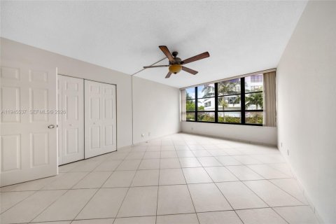 Condominio en venta en Hallandale Beach, Florida, 3 dormitorios, 165.37 m2 № 2006440 - foto 21