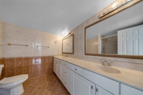 Condominio en venta en Hallandale Beach, Florida, 3 dormitorios, 165.37 m2 № 2006440 - foto 25
