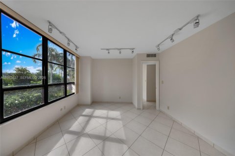 Condominio en venta en Hallandale Beach, Florida, 3 dormitorios, 165.37 m2 № 2006440 - foto 15