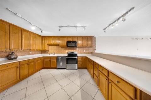 Condominio en venta en Hallandale Beach, Florida, 3 dormitorios, 165.37 m2 № 2006440 - foto 11