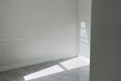 Casa en alquiler en Lehigh Acres, Florida, 3 dormitorios, 152.36 m2 № 2054682 - foto 7