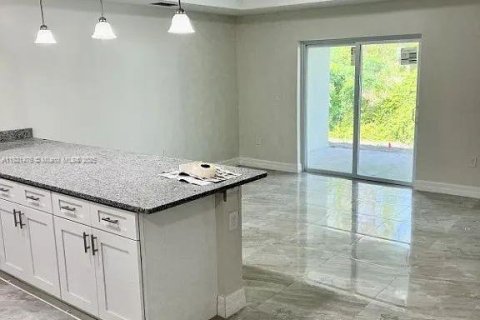 Casa en alquiler en Lehigh Acres, Florida, 3 dormitorios, 152.36 m2 № 2054682 - foto 3