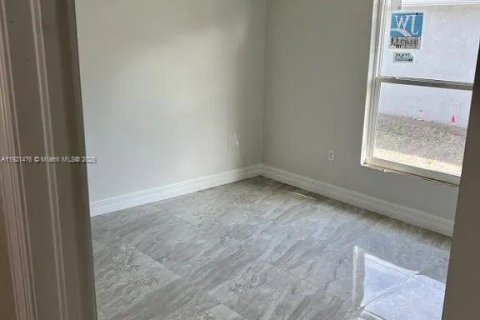 Casa en alquiler en Lehigh Acres, Florida, 3 dormitorios, 152.36 m2 № 2054682 - foto 6