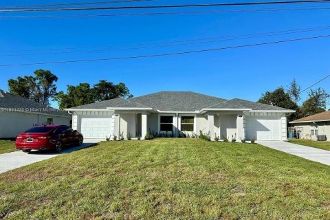 Casa en Lehigh Acres, Florida 3 dormitorios, 152.36 m2 № 2054682