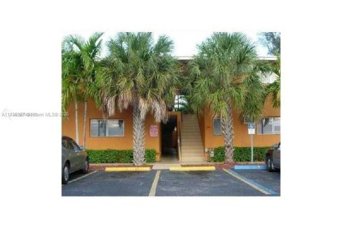 Condo in South Miami, Florida, 1 bedroom  № 1942291 - photo 15