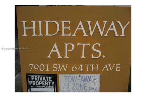 Condo in South Miami, Florida, 1 bedroom  № 1942291 - photo 12