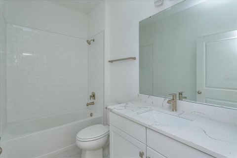 House in Lady Lake, Florida 3 bedrooms, 172.43 sq.m. № 1587435 - photo 13