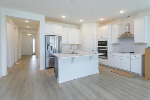 House in Lady Lake, Florida 3 bedrooms, 172.43 sq.m. № 1587435 - photo 3