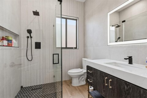 Casa en venta en Fort Lauderdale, Florida, 4 dormitorios, 243.5 m2 № 2068148 - foto 28