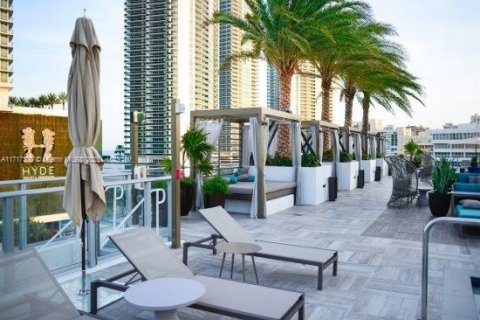 Condo in Hollywood, Florida, 2 bedrooms  № 1959567 - photo 17