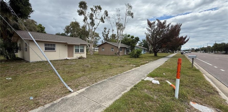 Propiedad comercial en Saint Petersburg, Florida 28 dormitorios, 57.97 m2 № 1686720