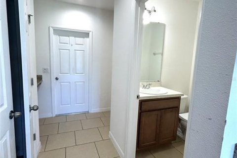 Villa ou maison à louer à Kissimmee, Floride: 4 chambres, 191.38 m2 № 2399183 - photo 13