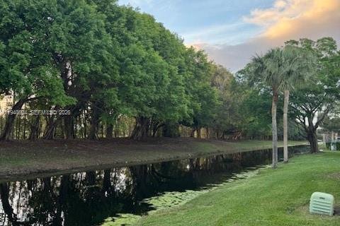 Condo in Weston, Florida, 2 bedrooms  № 2007800 - photo 26