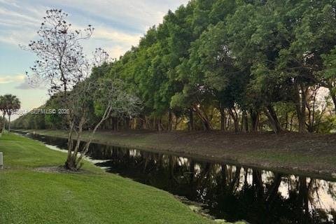 Condo in Weston, Florida, 2 bedrooms  № 2007800 - photo 25