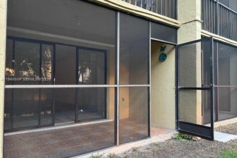 Condo in Weston, Florida, 2 bedrooms  № 2007800 - photo 24