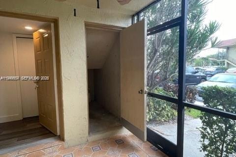 Copropriété à louer à Weston, Floride: 2 chambres, 116.69 m2 № 2007800 - photo 2