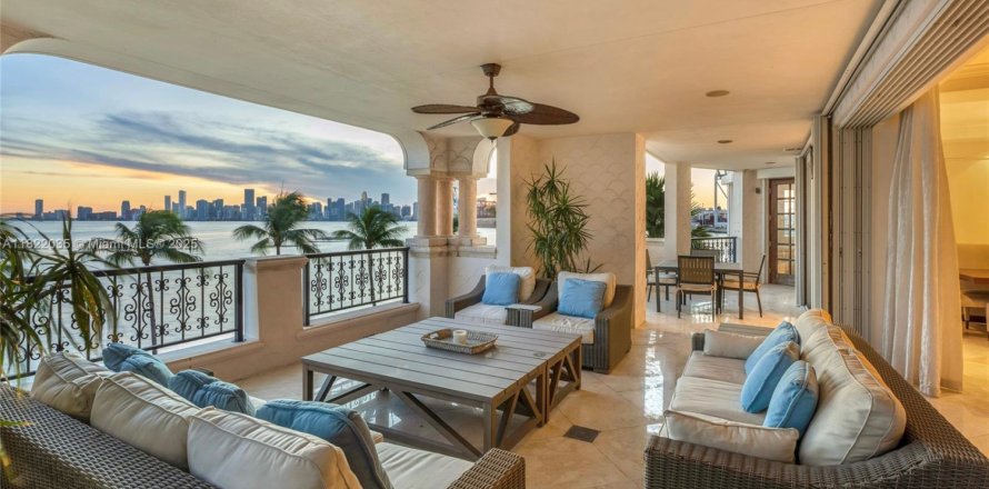 Кондоминиум с 4 спальнями в Майами-Бич, Флорида № 2055262