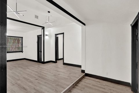 Villa ou maison à vendre à Fort Lauderdale, Floride: 2 chambres, 89.74 m2 № 2010101 - photo 4