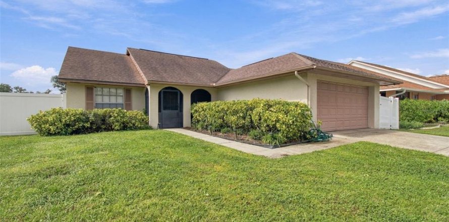 Villa ou maison à Tampa, Floride 3 chambres, 137.59 m2 № 2437126