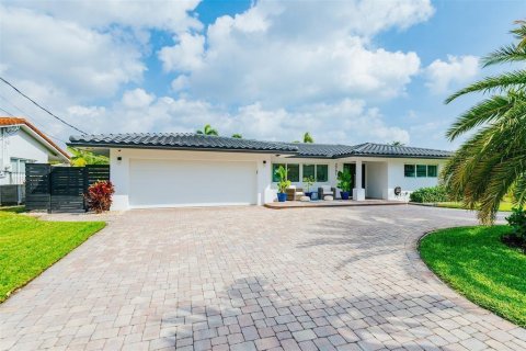 Villa ou maison à louer à Pompano Beach, Floride: 3 chambres, 215.81 m2 № 2389512 - photo 27