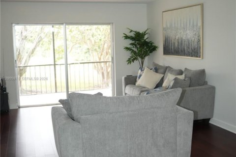 Copropriété à vendre à Lauderhill, Floride: 2 chambres, 104.98 m2 № 2070916 - photo 4