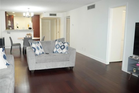 Copropriété à vendre à Lauderhill, Floride: 2 chambres, 104.98 m2 № 2070916 - photo 2