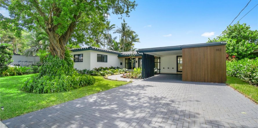 House in Fort Lauderdale, Florida 3 bedrooms, 152.55 sq.m. № 1727850