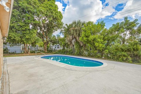 House in Lauderdale Lakes, Florida 5 bedrooms, 174.28 sq.m. № 2428193 - photo 27