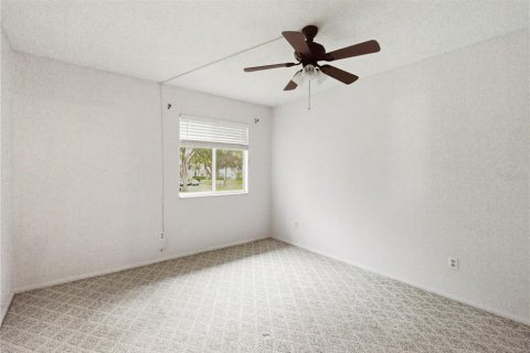 Condo in Ocala, Florida, 2 bedrooms  № 2096783 - photo 8
