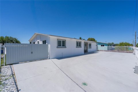 House in Miami Gardens, Florida 4 bedrooms, 188.78 sq.m. № 1974425 - photo 4