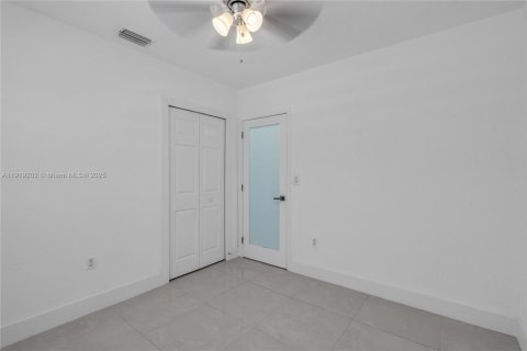 House in Miami Gardens, Florida 4 bedrooms, 188.78 sq.m. № 1974425 - photo 16