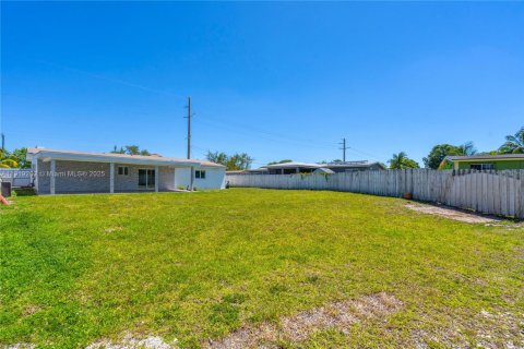 House in Miami Gardens, Florida 4 bedrooms, 188.78 sq.m. № 1974425 - photo 28