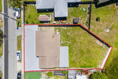 House in Miami Gardens, Florida 4 bedrooms, 188.78 sq.m. № 1974425 - photo 30