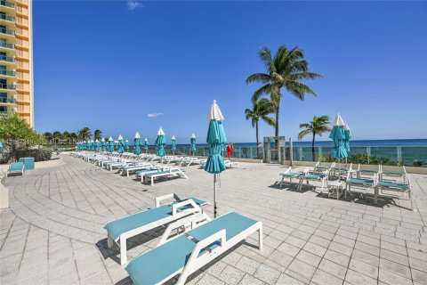 Condominio en alquiler en Hollywood, Florida, 1 dormitorio, 77.57 m2 № 2081391 - foto 22