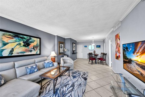 Condominio en alquiler en Hollywood, Florida, 1 dormitorio, 77.57 m2 № 2081391 - foto 8