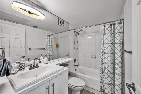 Condominio en alquiler en Hollywood, Florida, 1 dormitorio, 77.57 m2 № 2081391 - foto 18